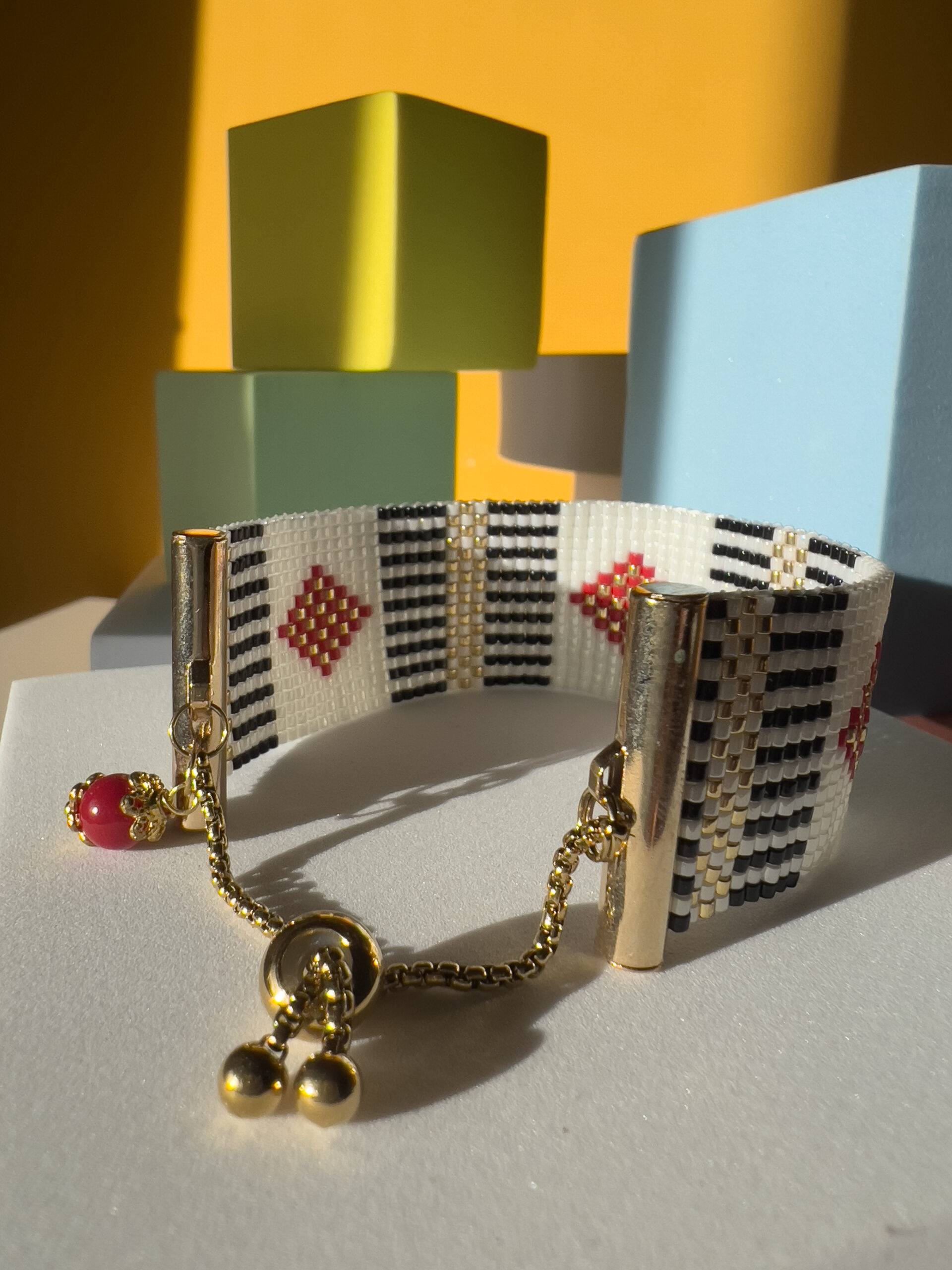 Bracciale bisaccia rosso e nero - immagine 3